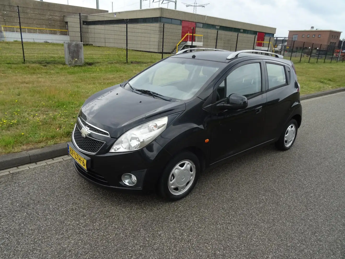 Chevrolet Spark 1.0 16V LT Zwart - 1
