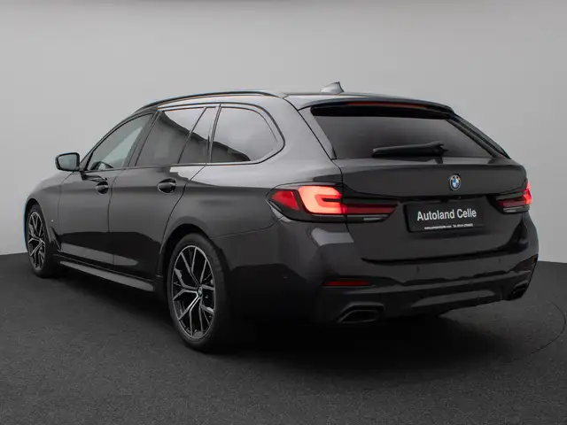 BMW 5 Series view 9