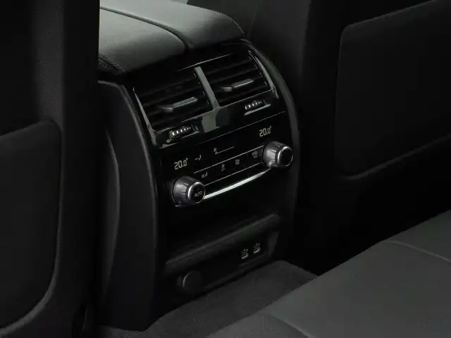 BMW 5 Series view 30