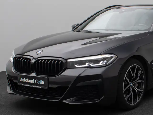 BMW 5 Series view 17
