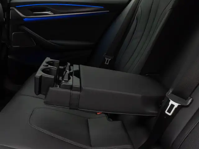 BMW 5 Series view 28