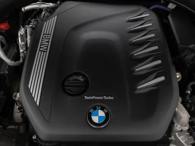 BMW 5 Series view 19