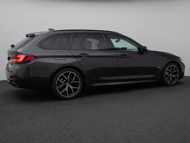 BMW 5 Series view 6