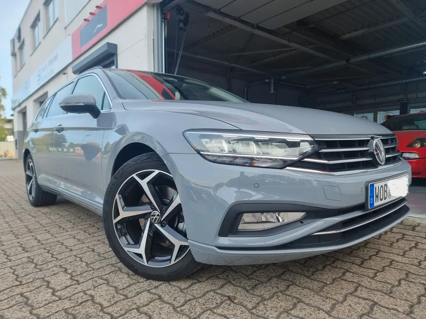Volkswagen Passat Variant Passat 2.0 TSI Variant Business/LED/Navi/AHK/DSG Grau - 2