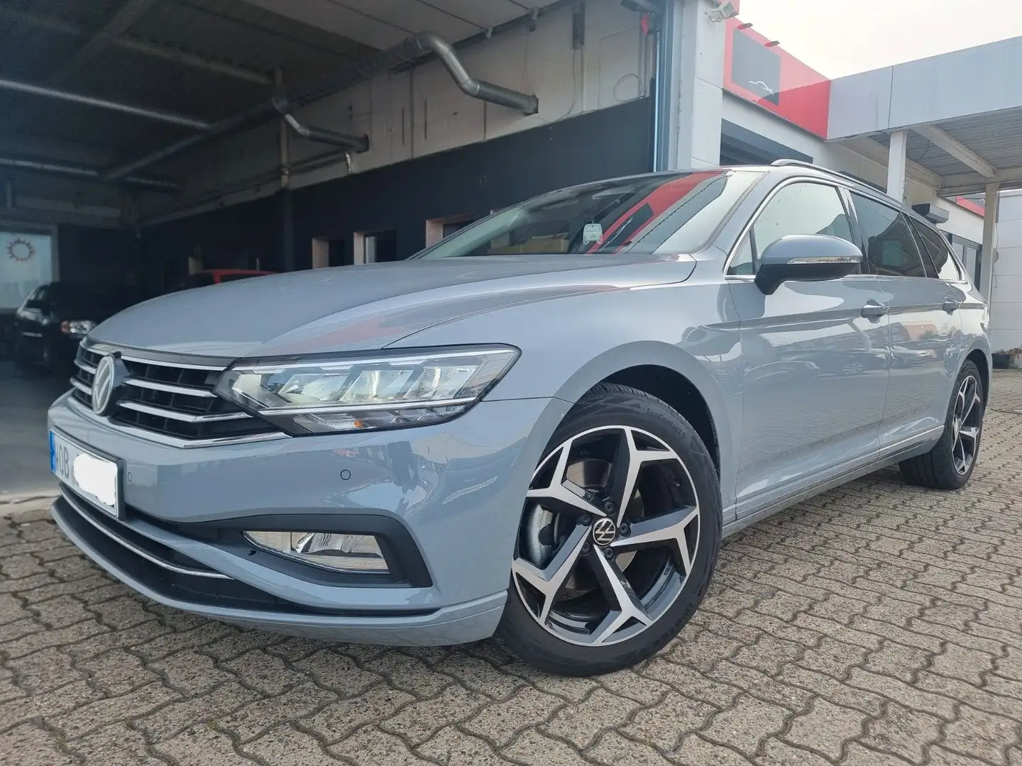 Volkswagen Passat Variant Passat 2.0 TSI Variant Business/LED/Navi/AHK/DSG Grau - 1