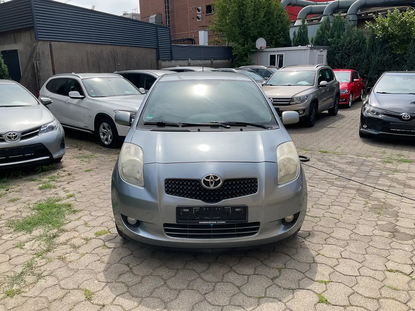 Toyota Yaris 1.3 VVT-i, Automatik,Klima,Navi, AHK,Alu Grau - 2