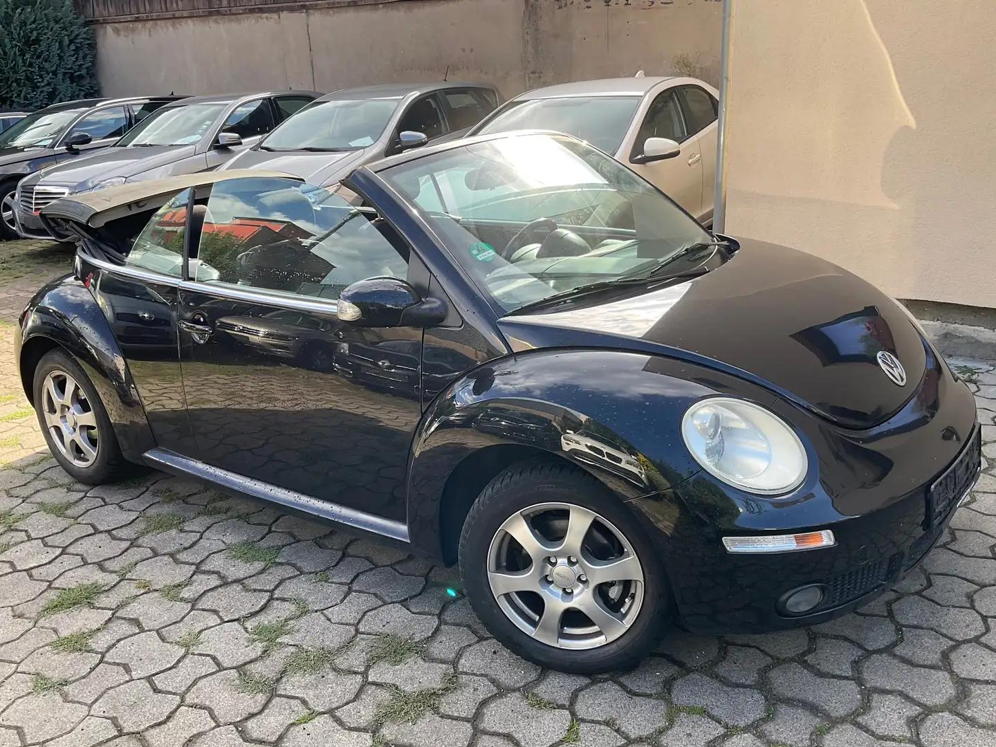 Volkswagen Beetle 1,6.Cabrio, El.verdeck,Klima,PDC,SitzH. Zwart - 1