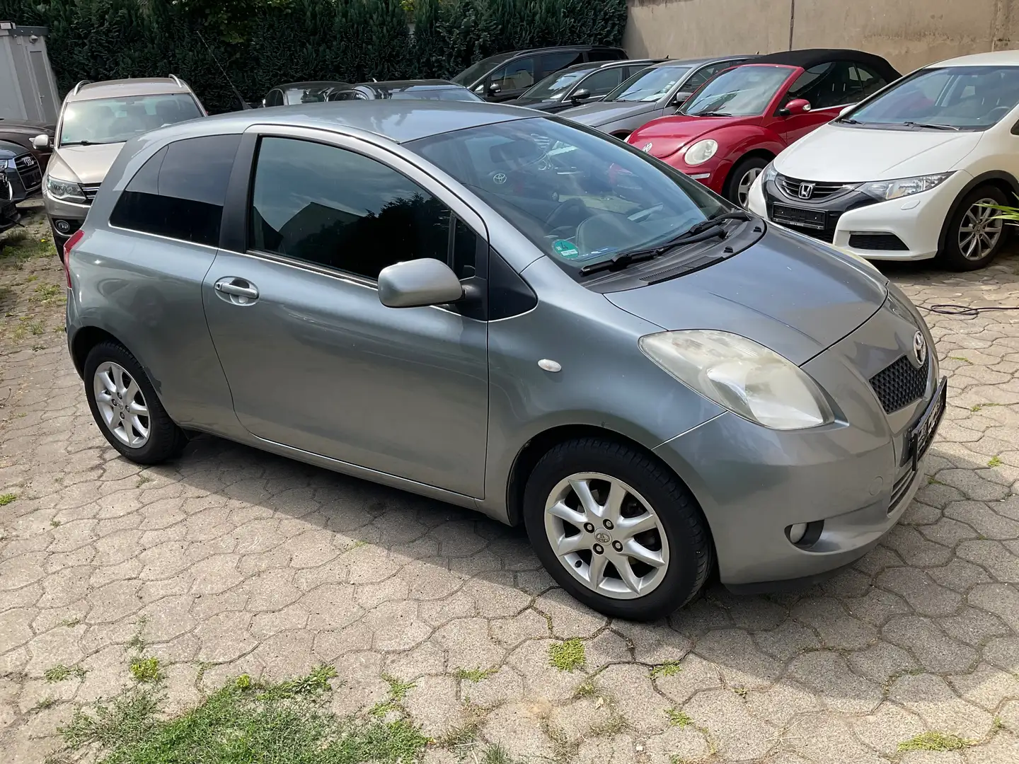 Toyota Yaris 1.3 VVT-i, Automatik,Klima,Navi, AHK,Alu Grau - 1