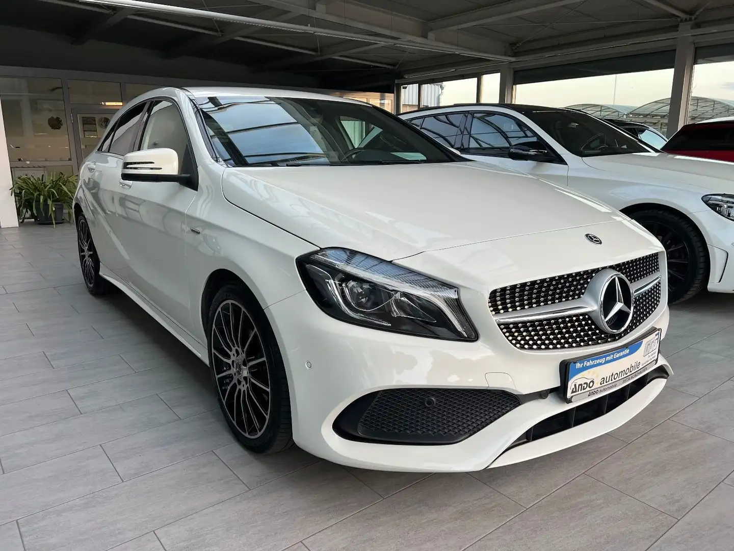Mercedes-Benz A 200 d Peak AMG-Line LED/Navi/Kamera/Alcantara Weiß - 2