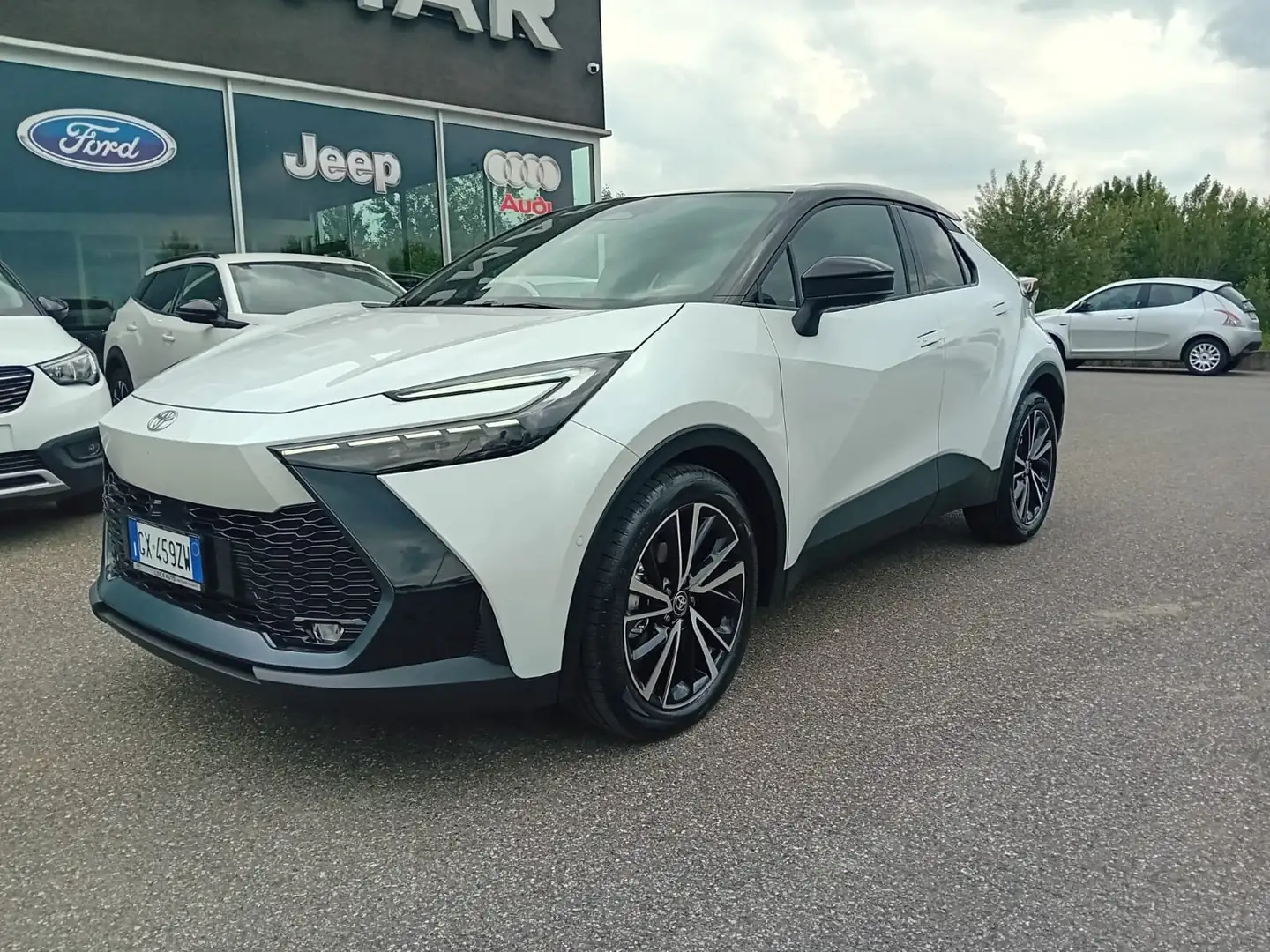 Toyota C-HR 1.8 hv Lounge fwd e-cvt KM0 PRONTA CONSEGNA Bianco - 2