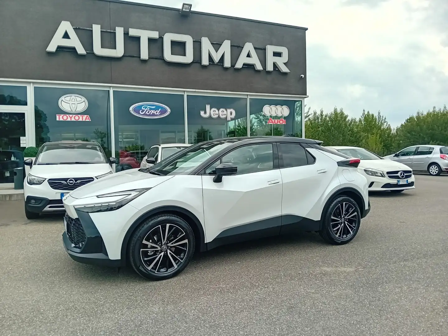 Toyota C-HR 1.8 hv Lounge fwd e-cvt KM0 PRONTA CONSEGNA Bianco - 1