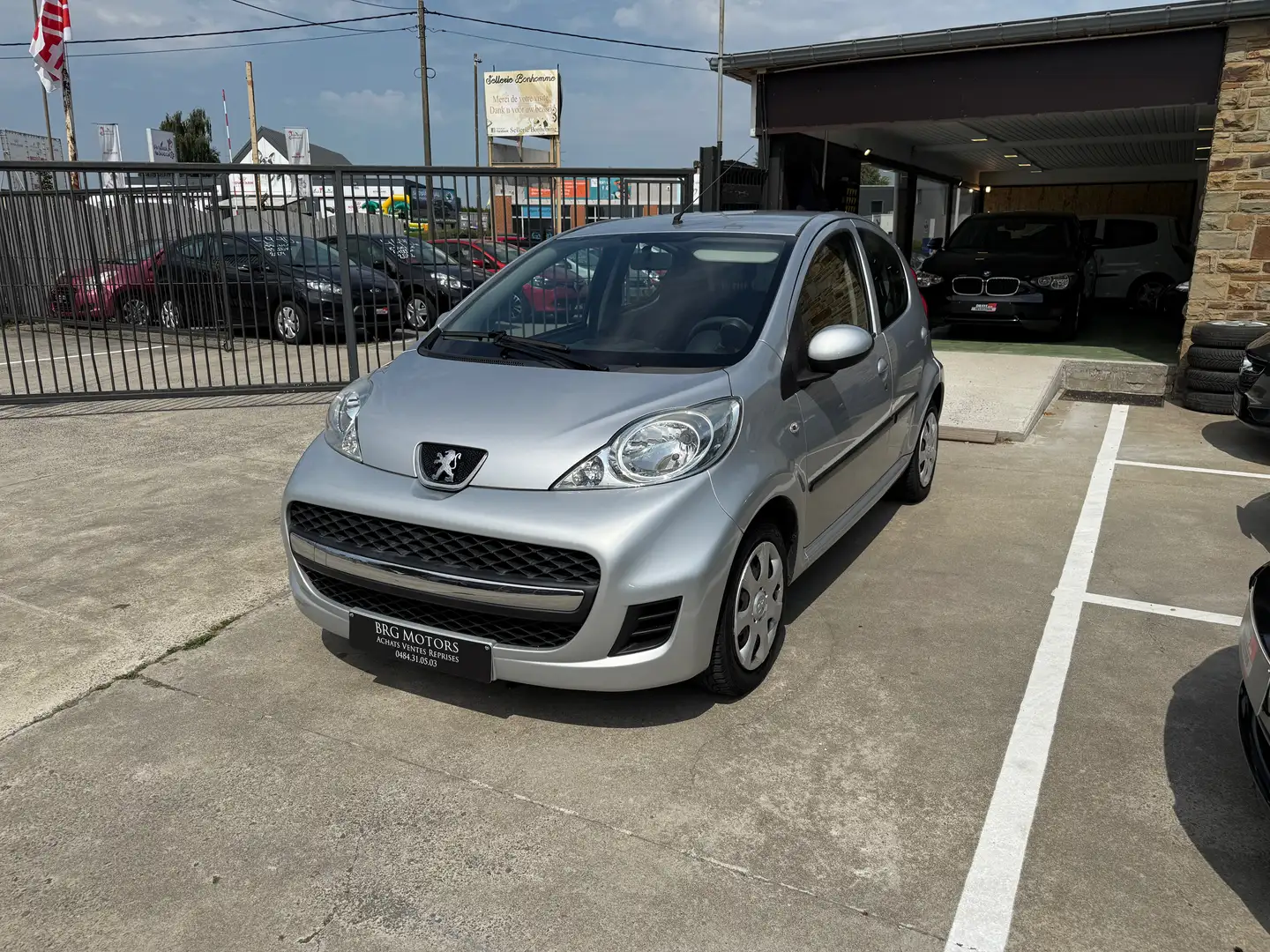 Peugeot 107 1.0i Trendy 2Tronic Grijs - 1