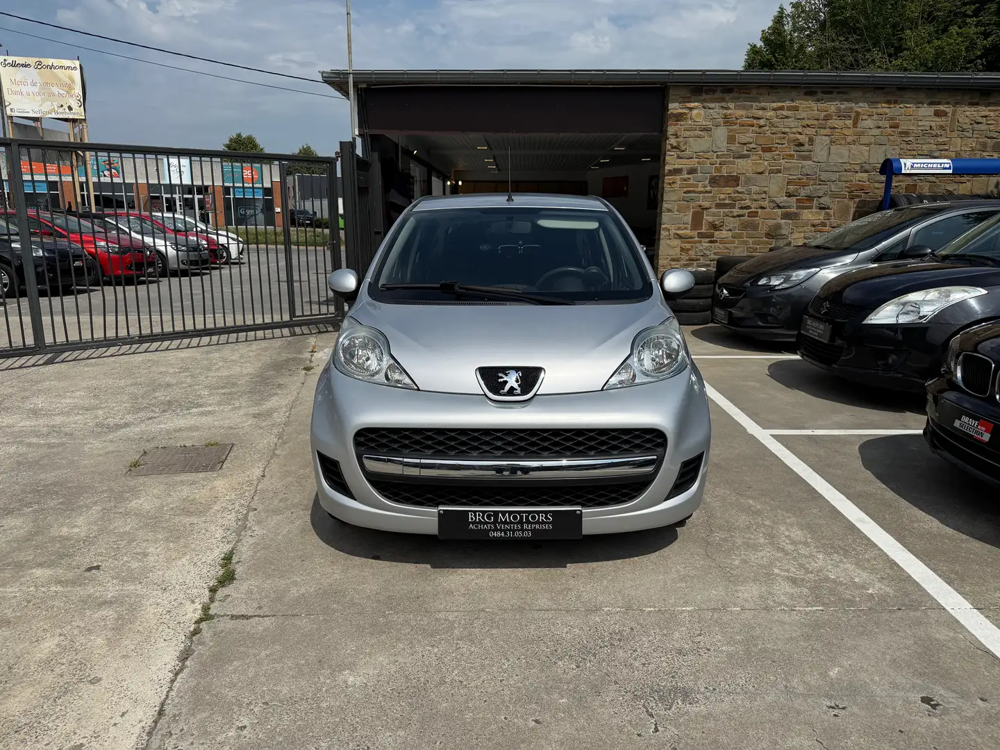 Peugeot 107 1.0i Trendy 2Tronic Grijs - 2