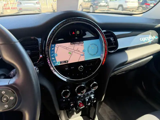 Mini Hatch view 14