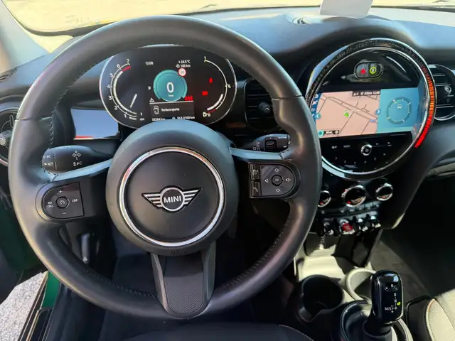Mini Hatch view 9