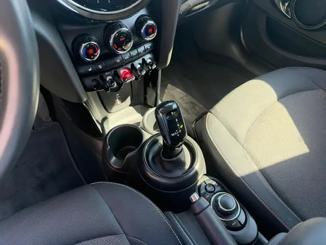 Mini Hatch view 11