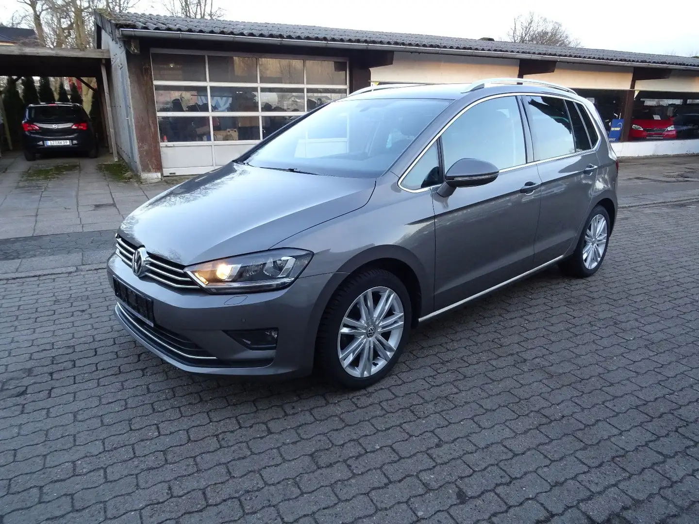 Volkswagen Golf Sportsvan Highline TDI * DSG  XENON  AHK * Grau - 1