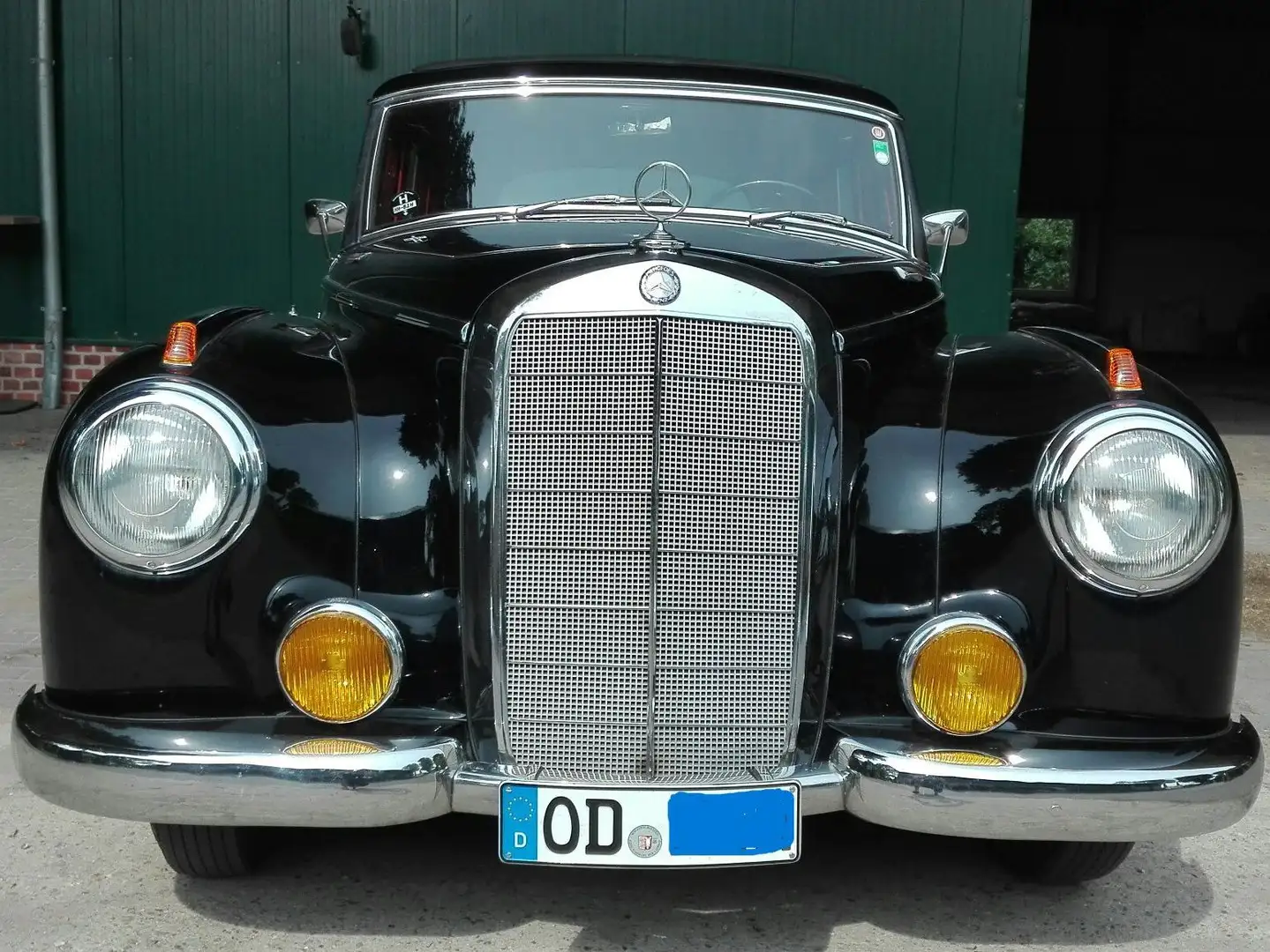 Oldtimer Mercedes Benz 300 Adenauer / ein Traum in schwarz rot Schwarz - 2