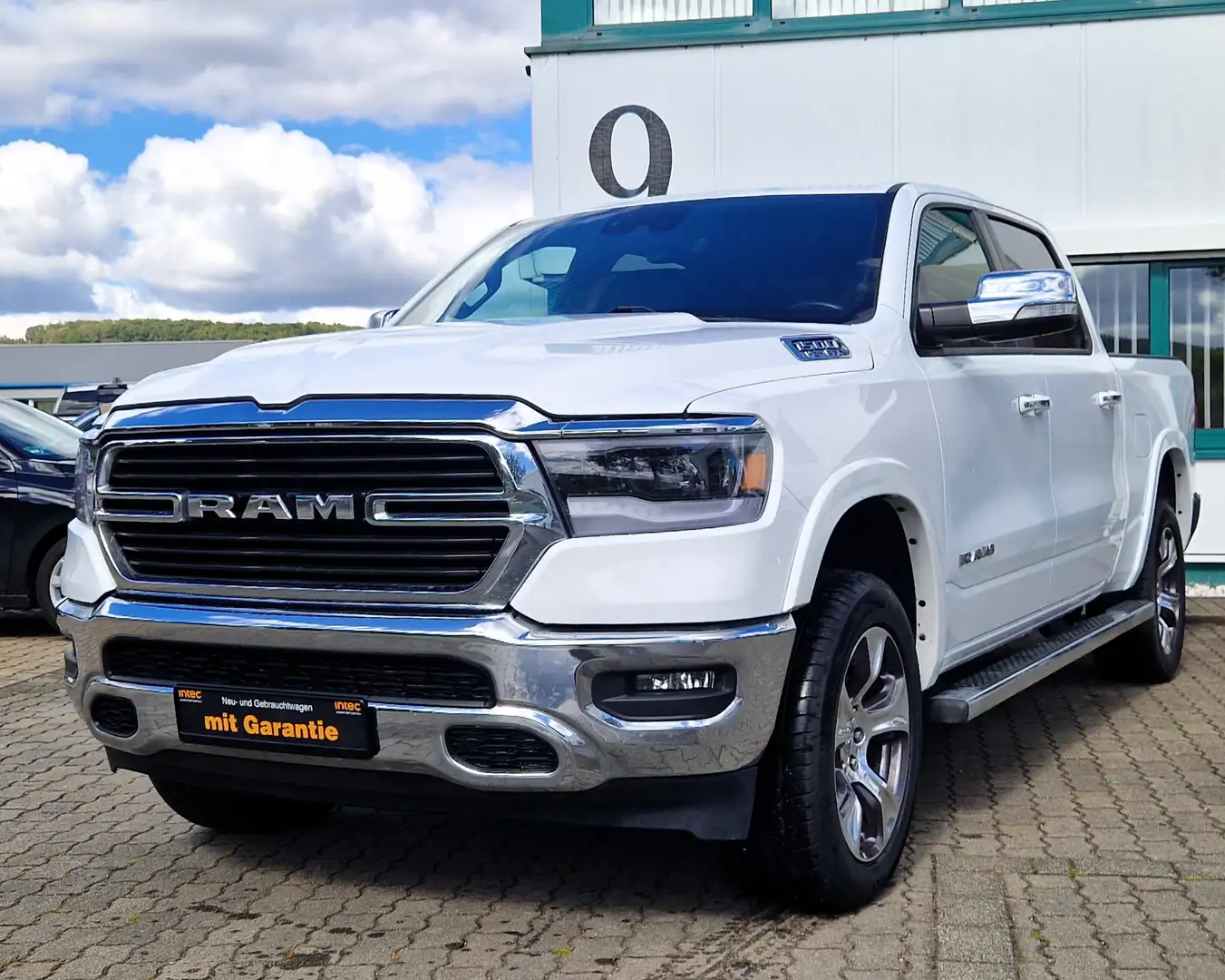 Dodge RAM 1500 5.7l V8 4x4 Laramie Crew Cab, LED Weiß - 1