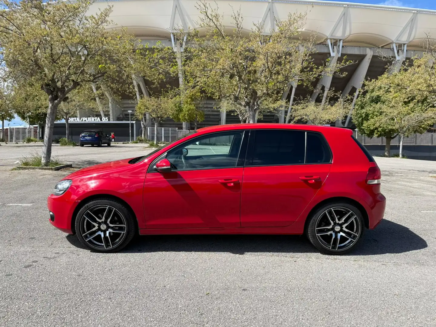 Volkswagen Golf Golf 1.6TDI CR Bluemotion 105 Bluemotion Rojo - 2