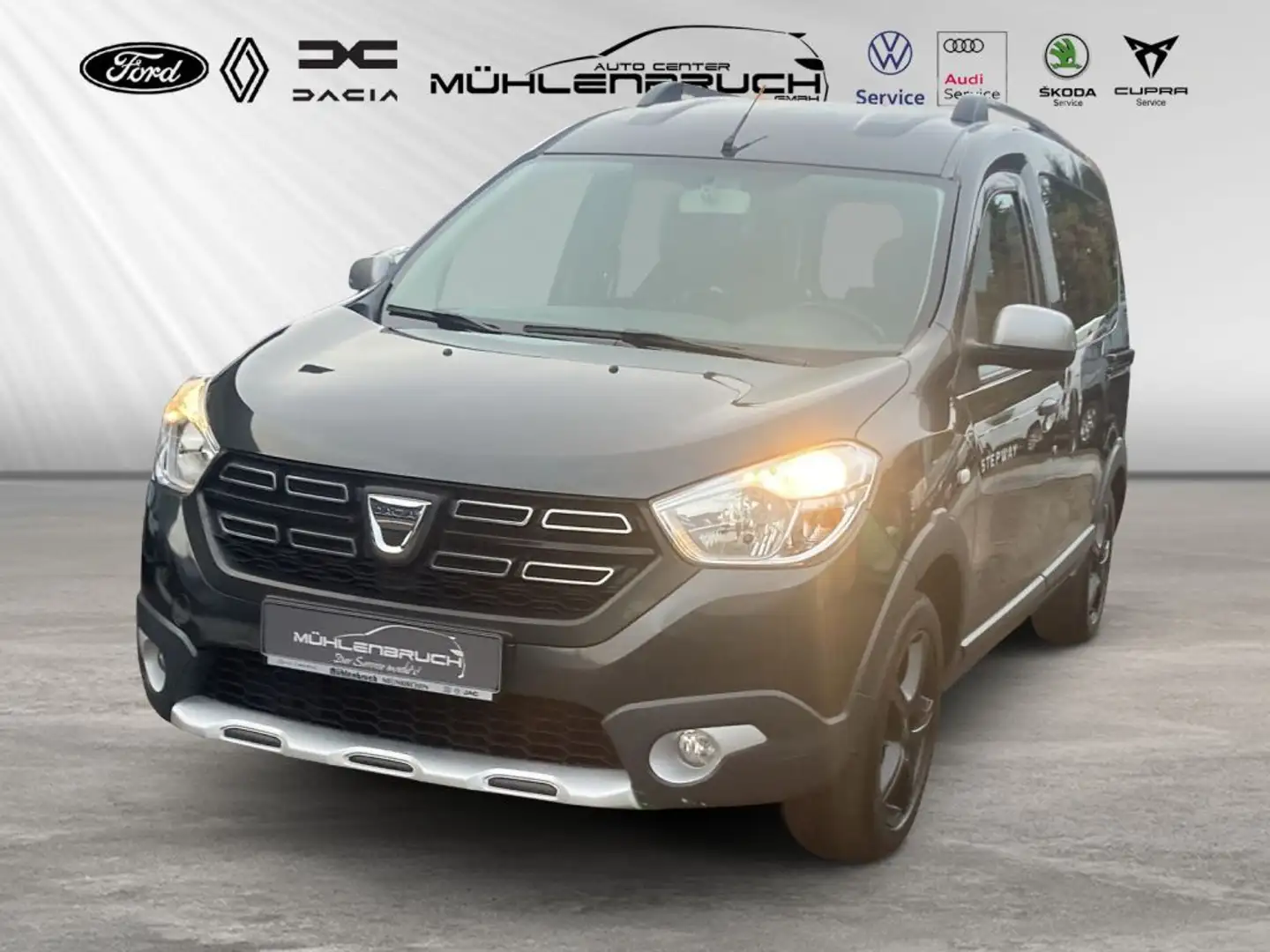 Dacia Dokker TCe 115 Stepway Celebration Gri - 1
