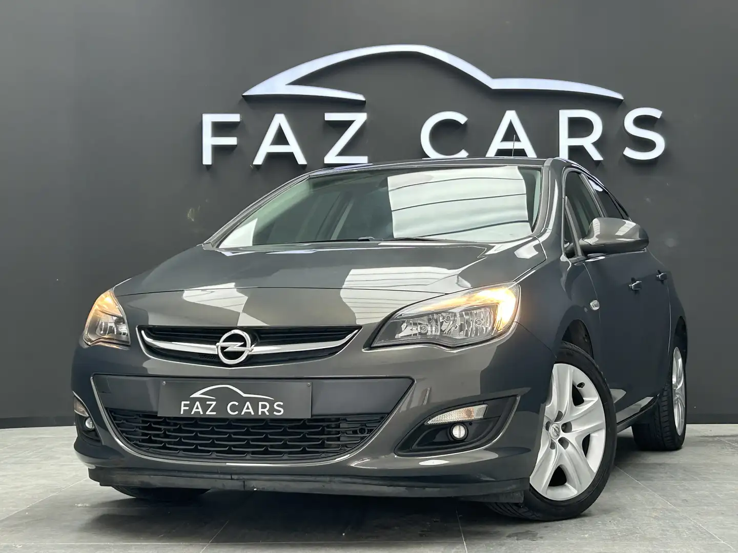 Opel Astra * Réservé * Gris - 1