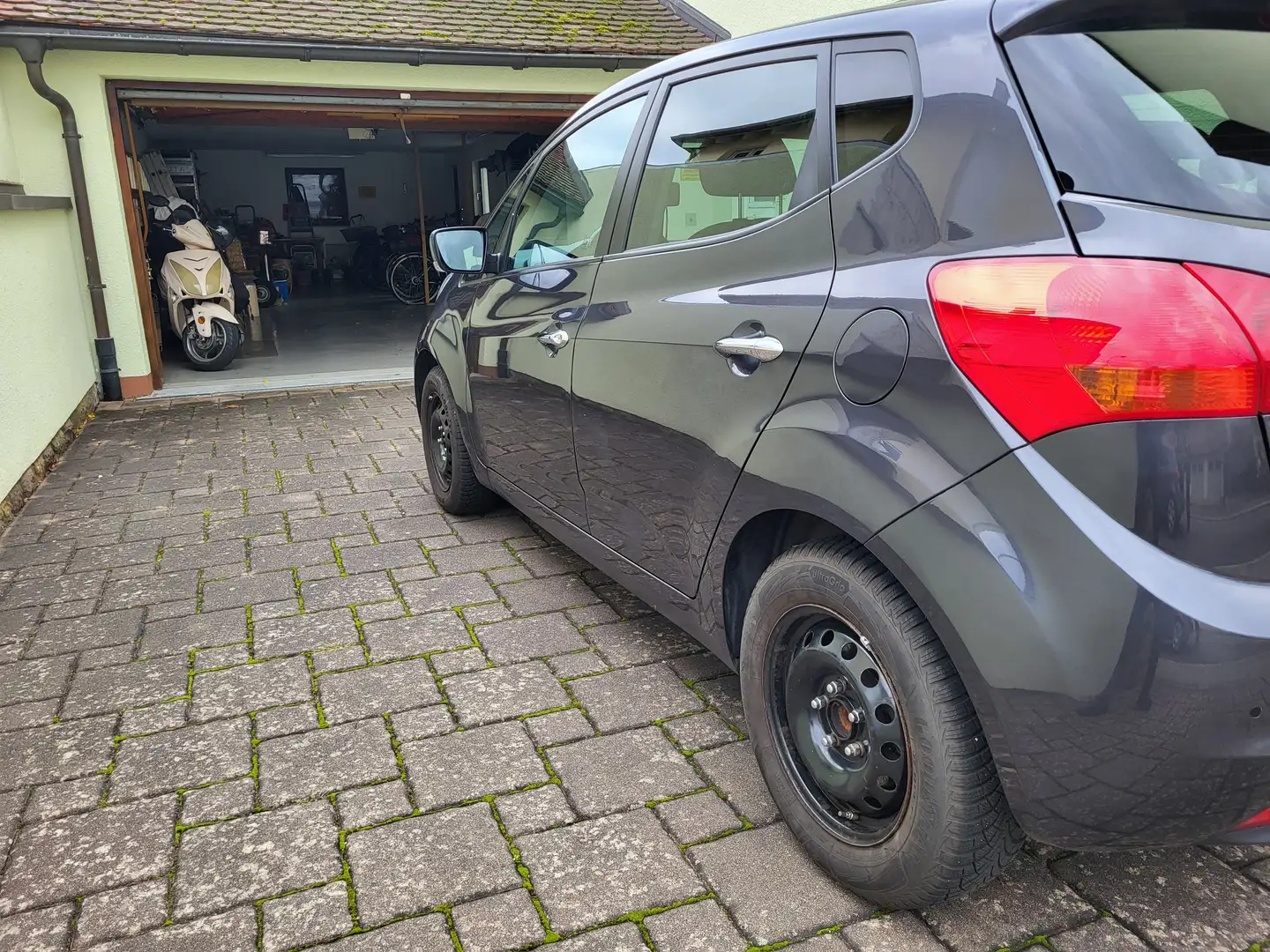 Kia Venga Venga 1.4 CVVT Dream Team Edition Grau - 2