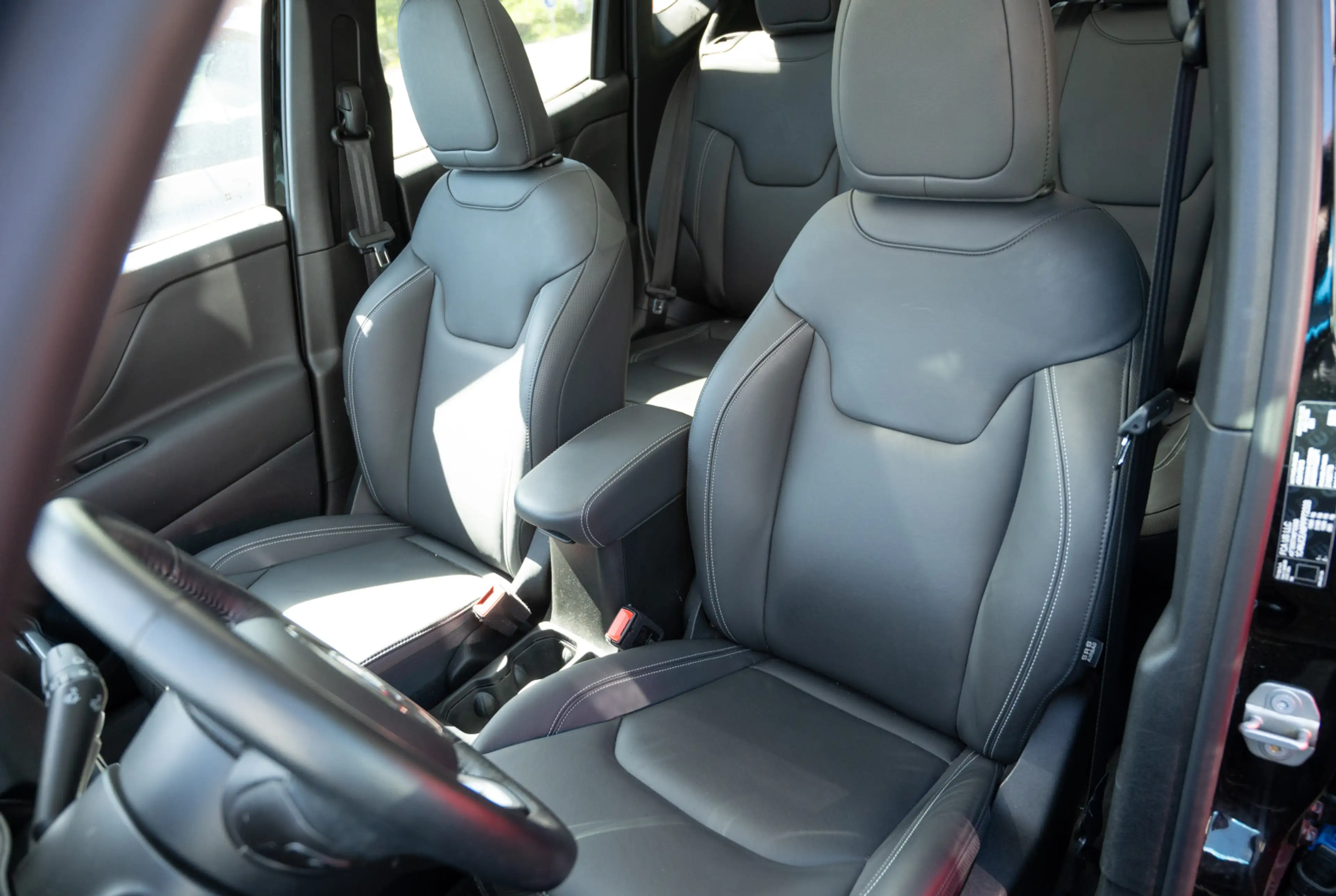 Jeep Renegade Longitude 1.5 e-Hybrid 48V *PANO*KLIMA*DAB* — photo 4