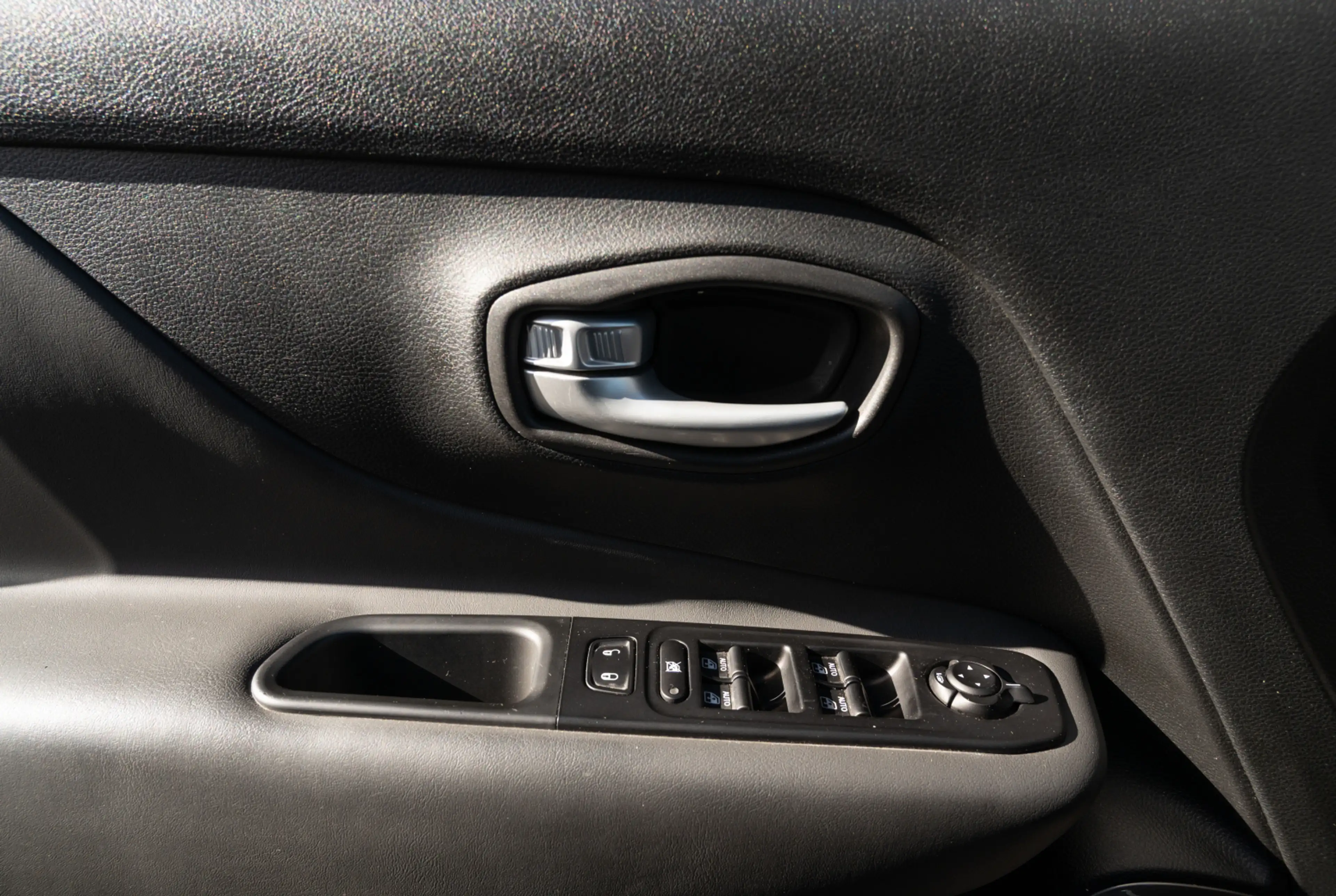 Jeep Renegade Longitude 1.5 e-Hybrid 48V *PANO*KLIMA*DAB* — photo 9