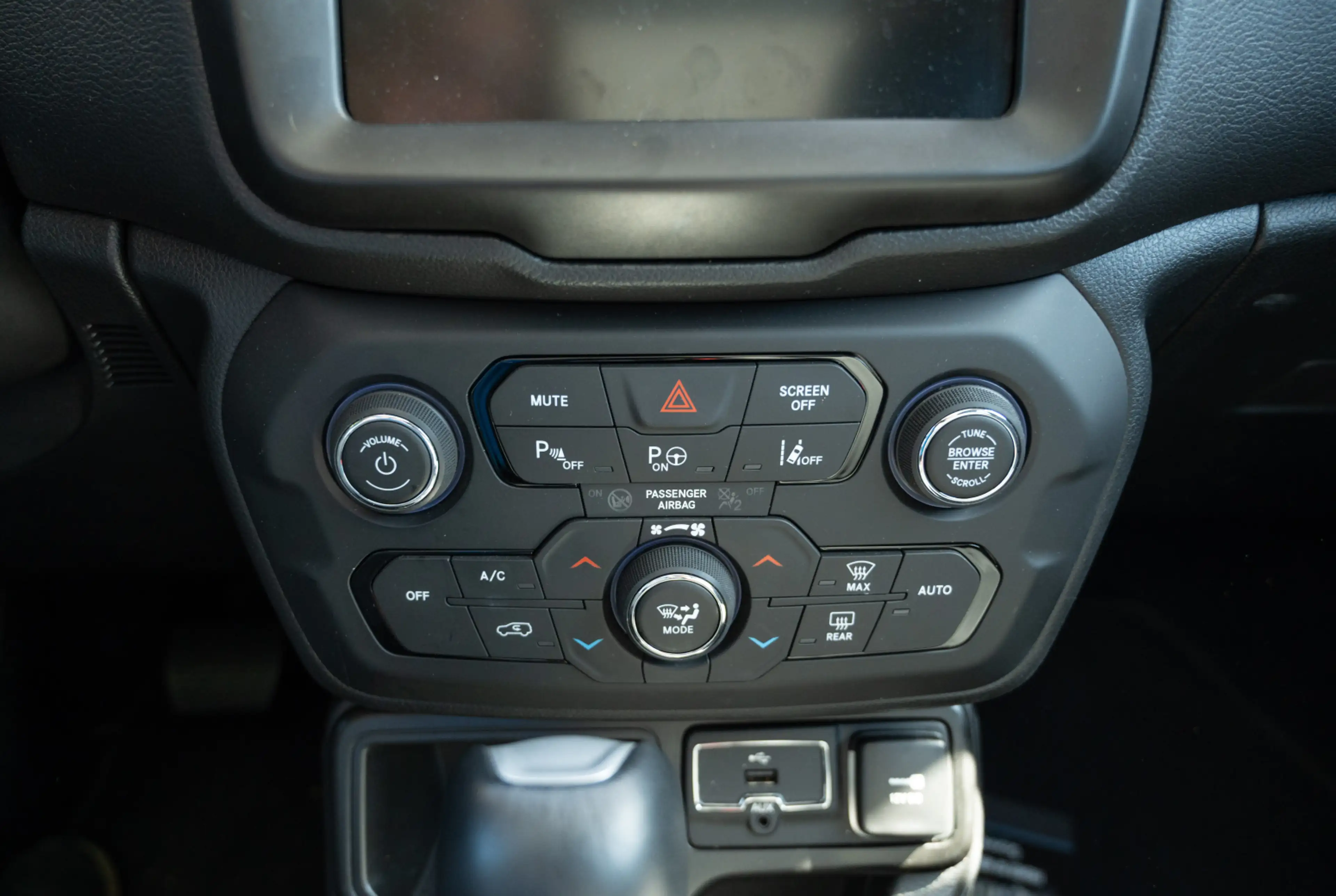 Jeep Renegade Longitude 1.5 e-Hybrid 48V *PANO*KLIMA*DAB* — photo 7