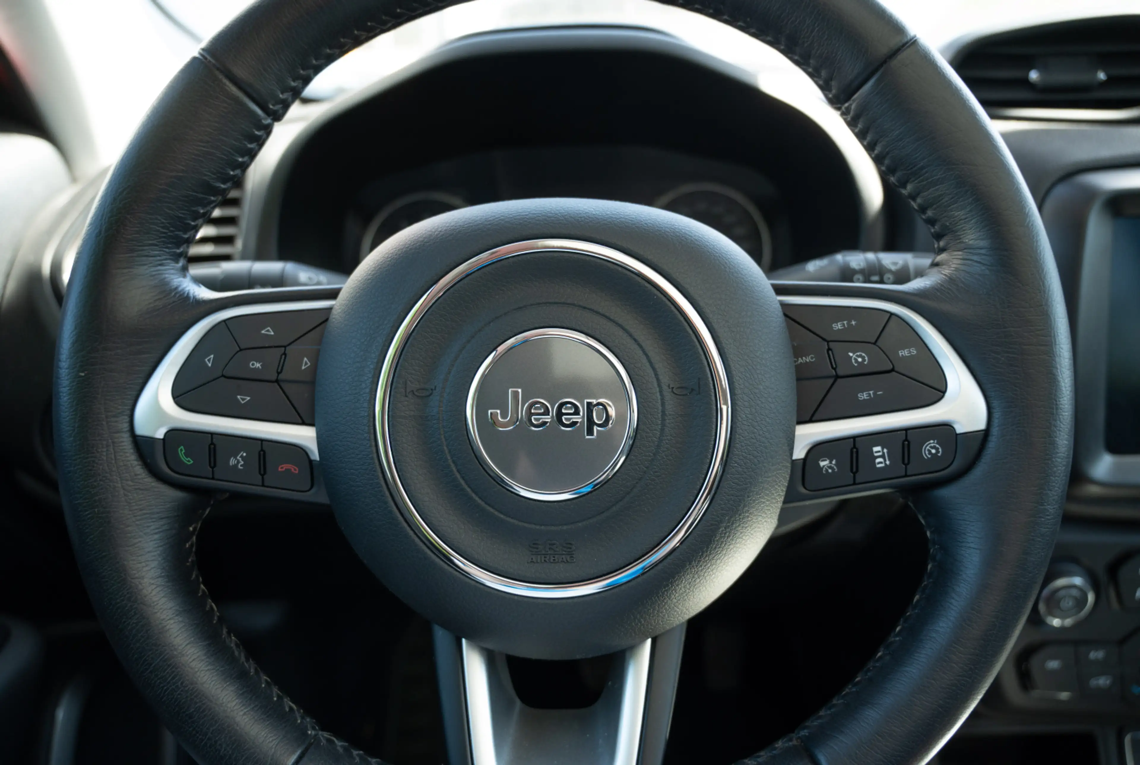 Jeep Renegade Longitude 1.5 e-Hybrid 48V *PANO*KLIMA*DAB* — photo 10