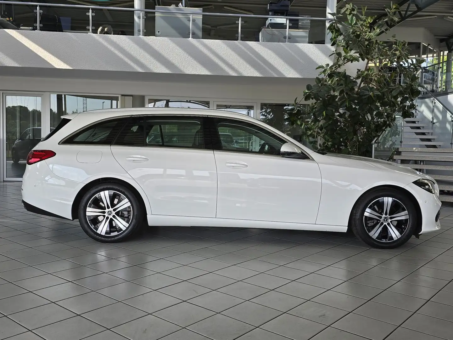 Mercedes-Benz C 200 T Avantgarde DISTRONIC+360°+TOTWINKEL+NAVI Weiß - 2