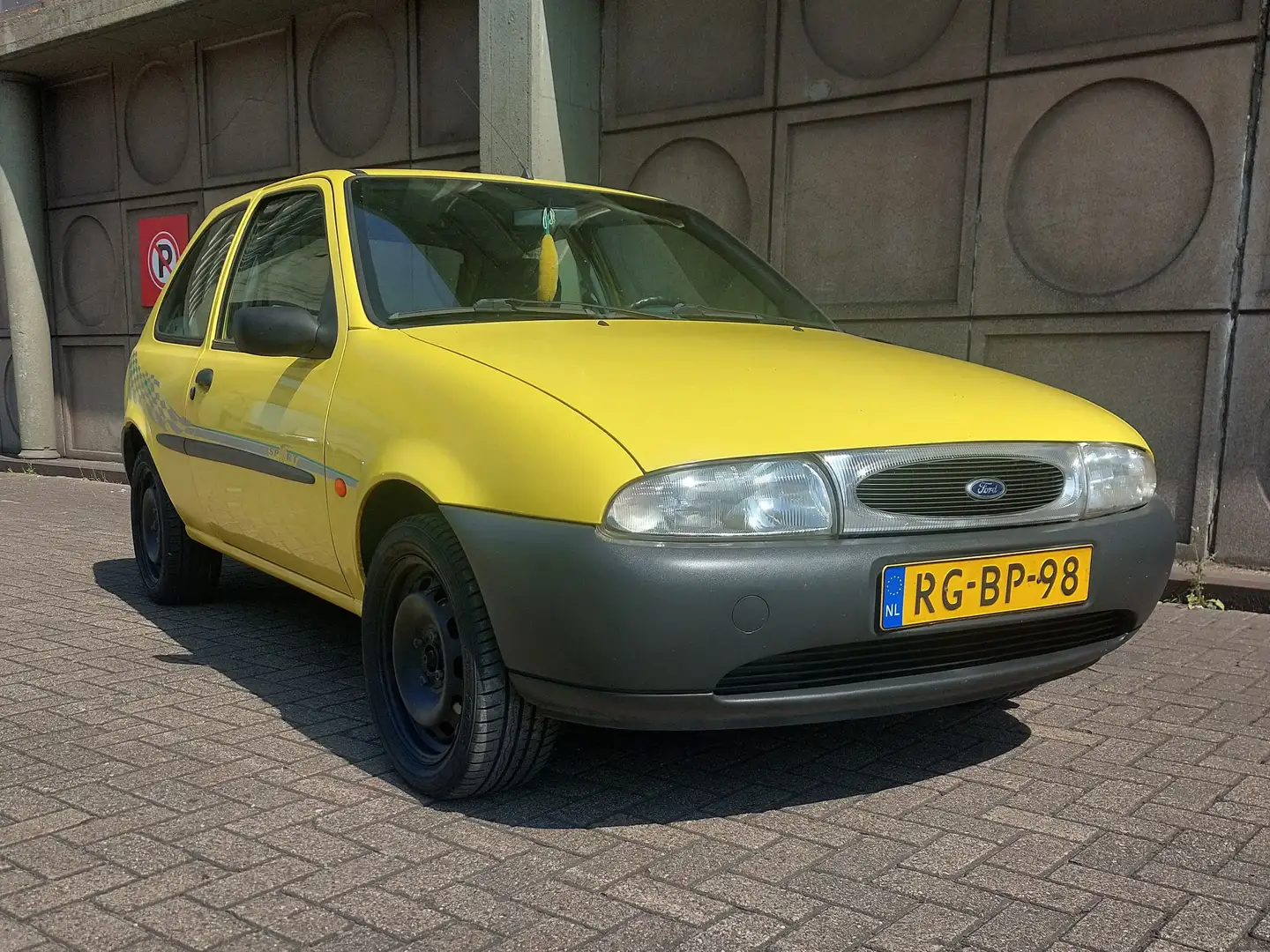 Ford Fiesta Fiesta 1.3-16V Studio Jaune - 1
