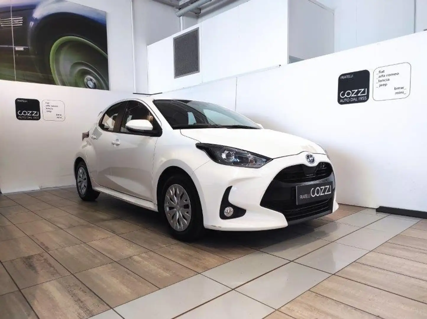 Toyota Yaris 4ª serie - Yaris 1.5 Hybrid 5 porte Business Weiß - 1