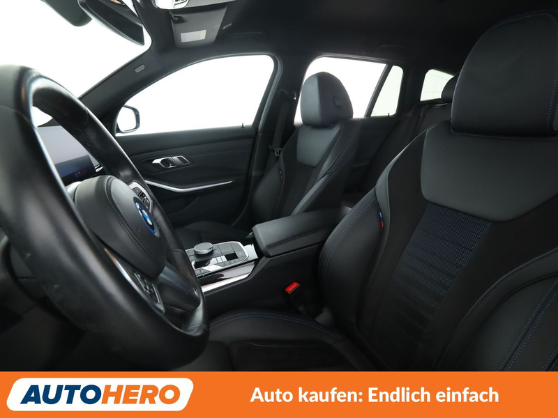 BMW 330 330e M Sport — photo 10