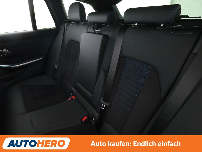 BMW 330 330e M Sport — photo 14