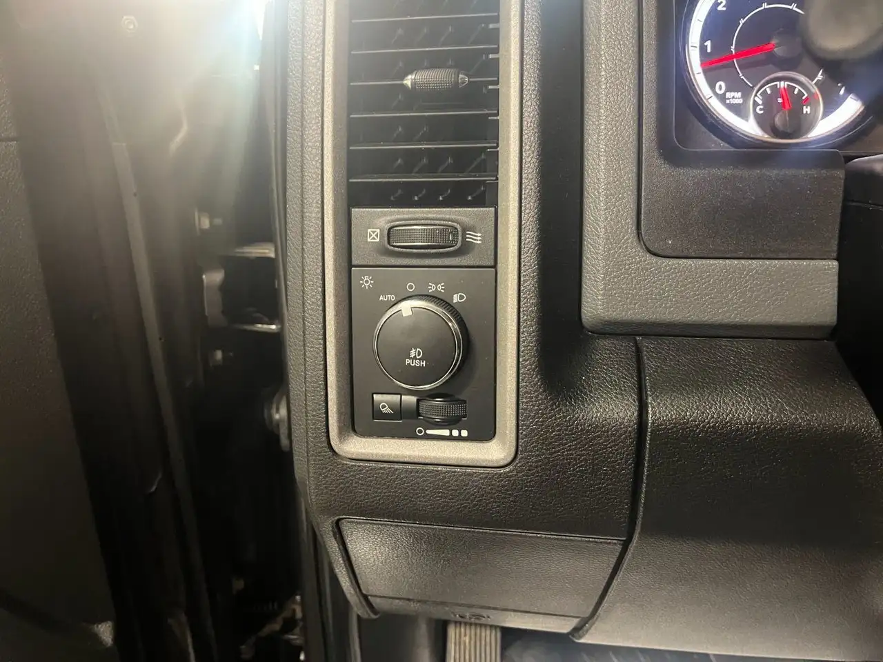 RAM 1500 снимка RAM 1500
