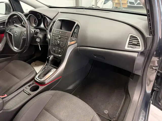 Opel Astra view 13