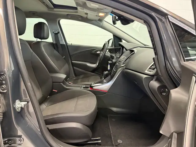 Opel Astra view 12