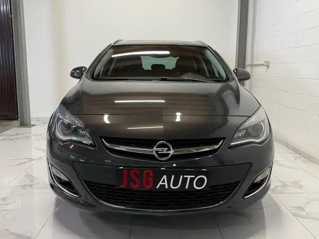 Opel Astra view 2