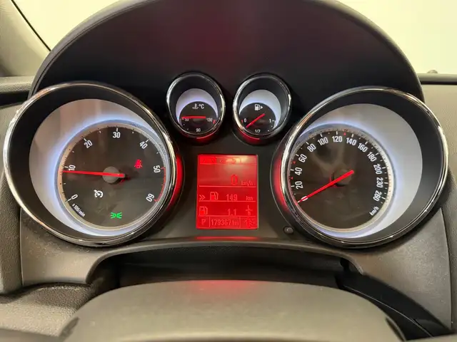 Opel Astra view 8