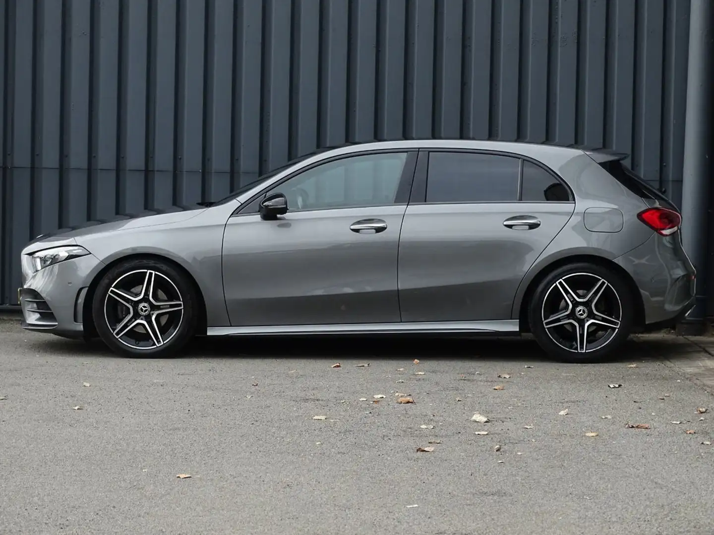 Mercedes-Benz A 180 Business Solution AMG | Pano | LED | El Trekhaak Grijs - 2