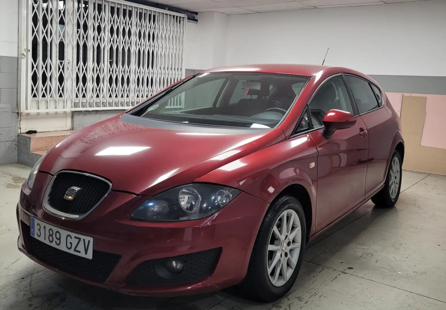 SEAT Leon 1.6TDI CR Reference Burdeos - 1