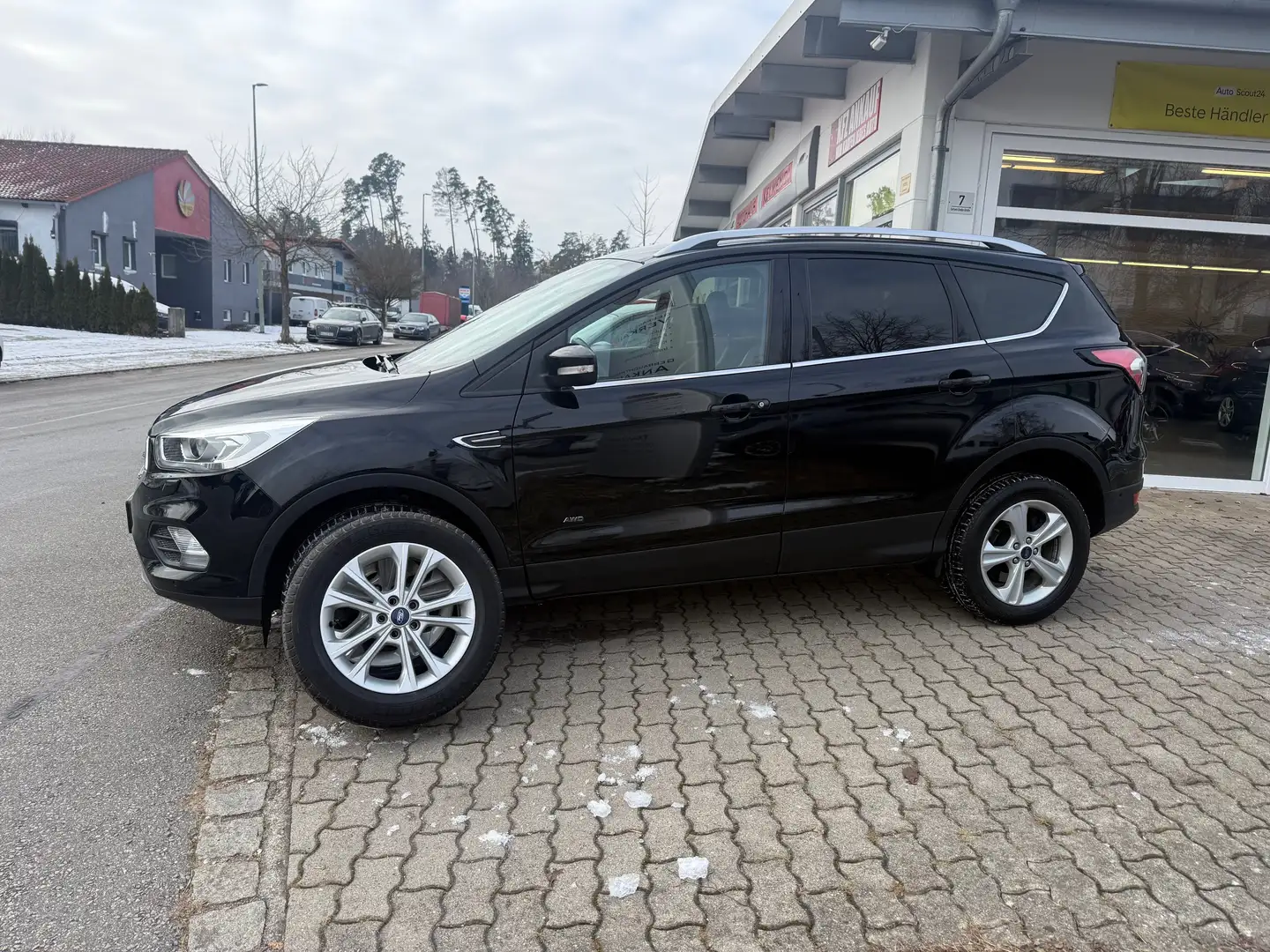 Ford Kuga Titanium - 1. Hand - TÜV Neu - AHK - Schwarz - 2