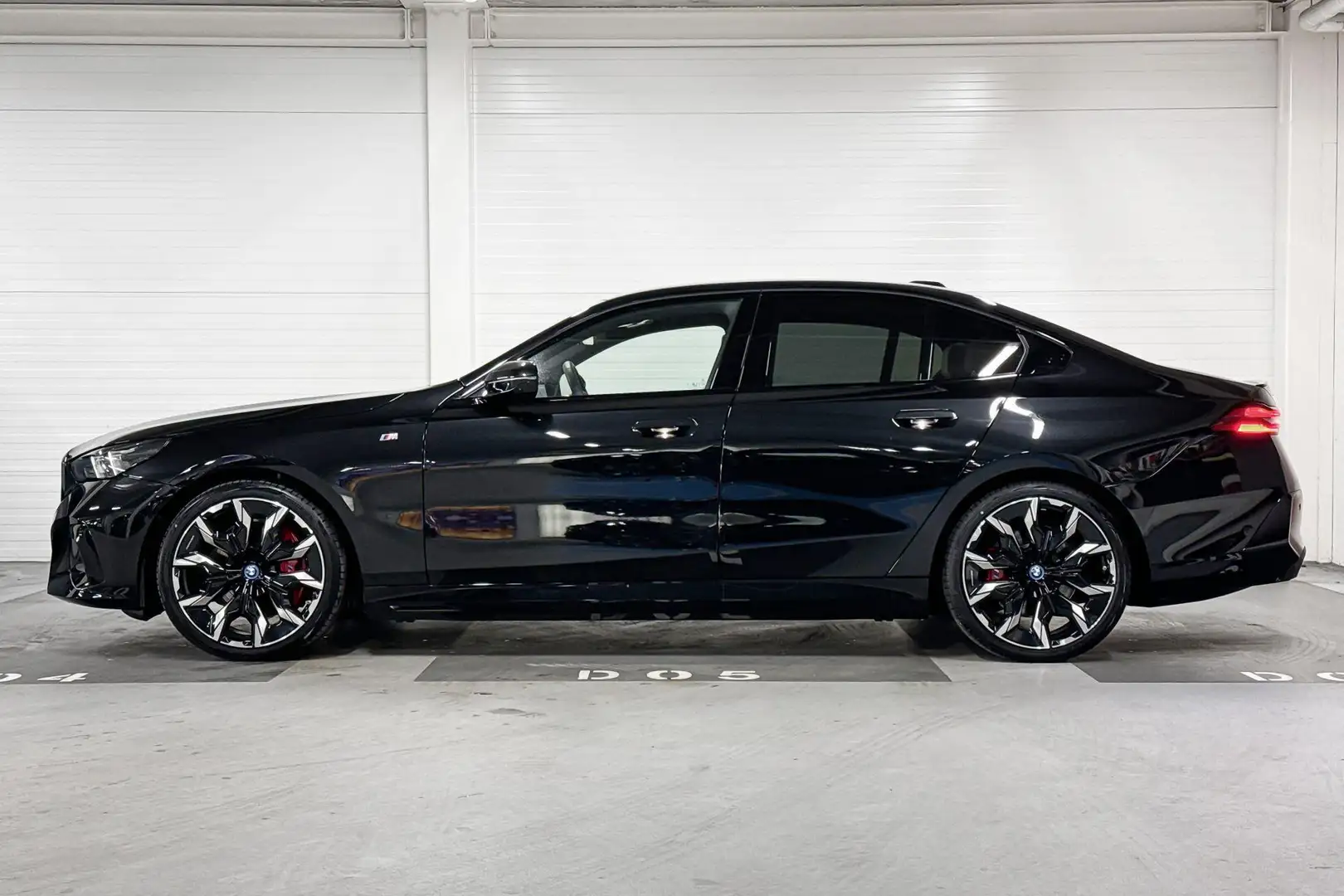 BMW i5 Sedan eDrive40 | M-Sport Pro | Travel Pack | Innov Zwart - 2