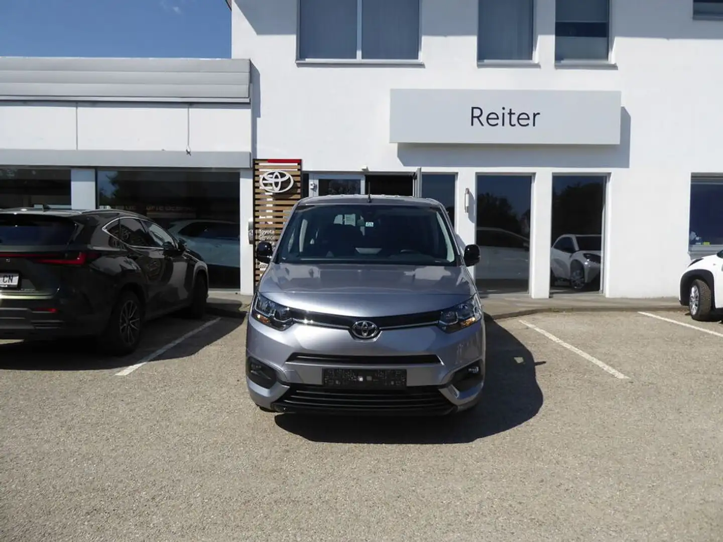 Toyota Proace City Verso L2 1,5 D-4D Aut. *7-SITZE* Srebrny - 1