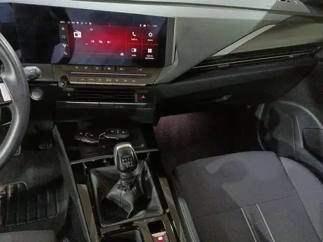 Opel Astra view 11