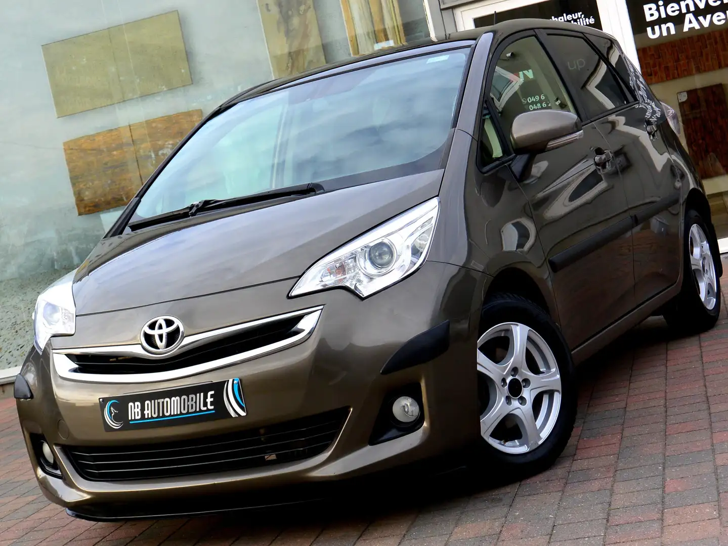 Toyota Verso-S 1.4 D-4D Loung*1ER PROP*TOIT PANO*CAMERA*GARANTIE* Gris - 1