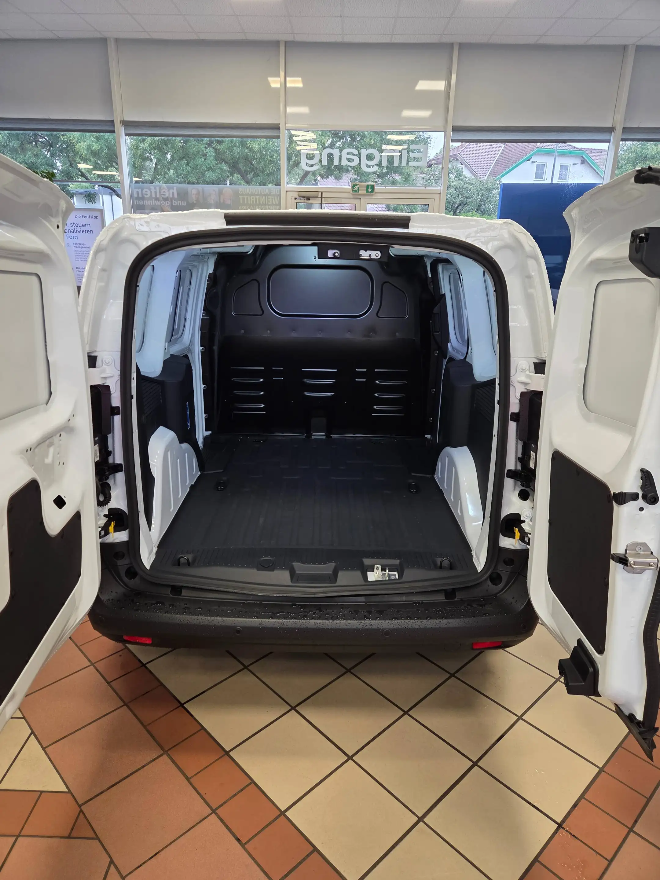 Ford Transit Courier Trend — photo 4