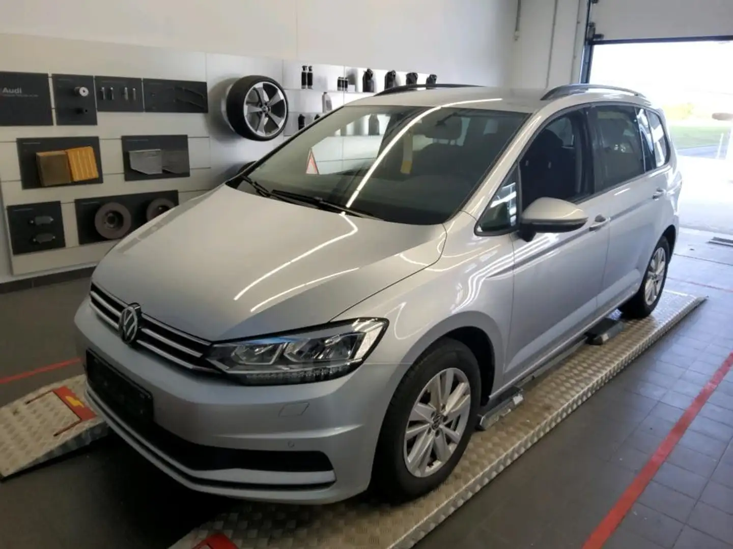 Volkswagen Touran 2.0 TDI DSG Comfortline*NAVI*R-CAM*AHK* Argent - 2